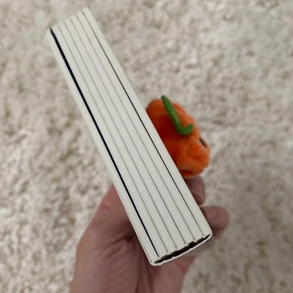 Halloween Finger Puppet Board Book - Picture 3 of 4